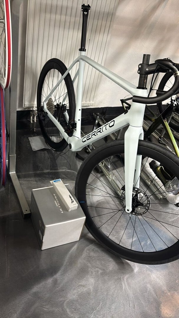 Cerrito Carbon Rennrad im Aufbau in der eigenen Werkstatt in Zürich Oerlikon